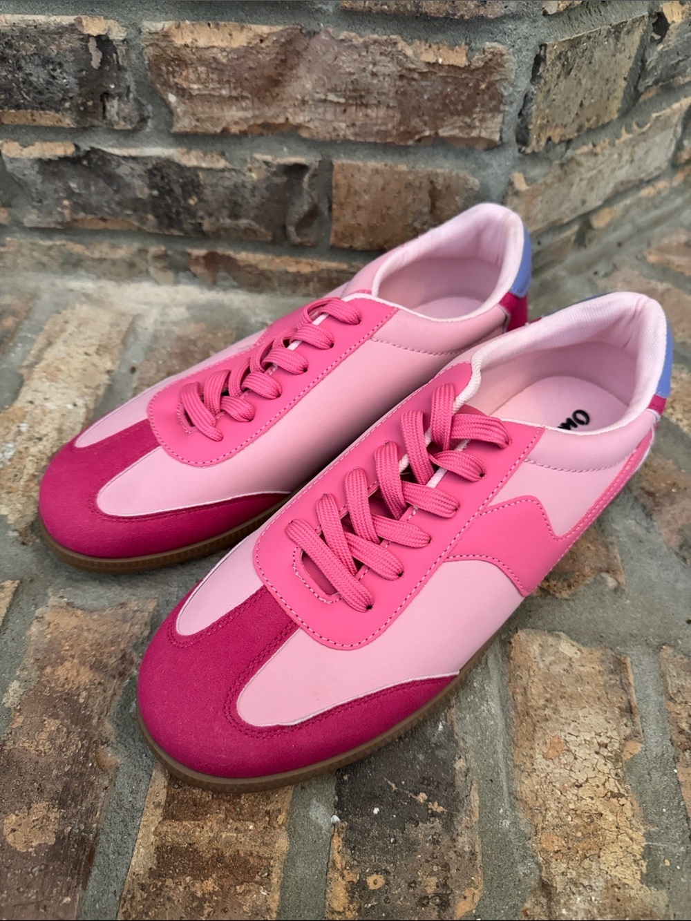Outwoods Women’s Pink Retro Lace-Up Sneakers NWOT  Size 11